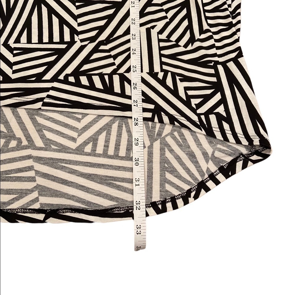 LULAROE Irma Short Sleeve Top - Picture 6 of 8